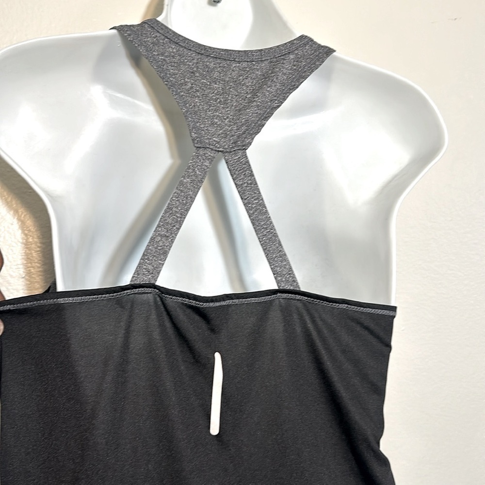 Reebok Top - Picture 3 of 6